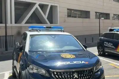 Detienen a cinco personas por el robo de patinetes en un instituto de Alicante