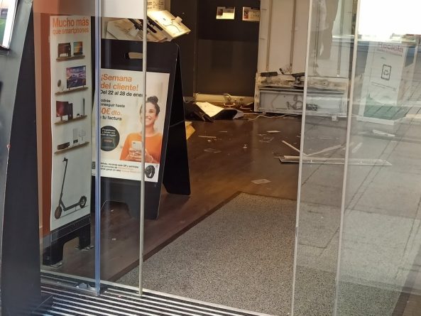 Dos encapuchados roban una óptica en Playa de San Juan en solo dos minutos