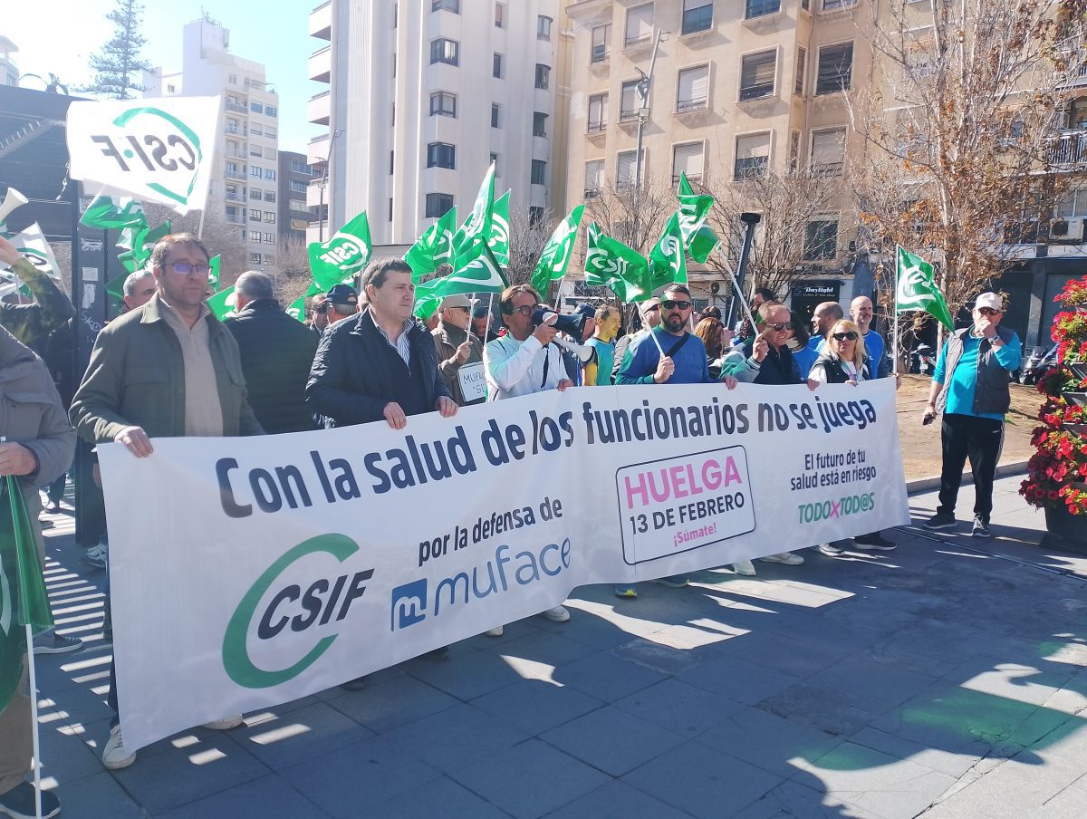 CSIF se concentra ante la Subdelegación del Gobierno en defensa del mutualismo de Muface