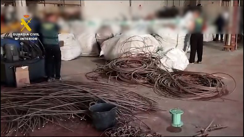 robar más de 24 toneladas de cobre y enviarlo a China para su fundición