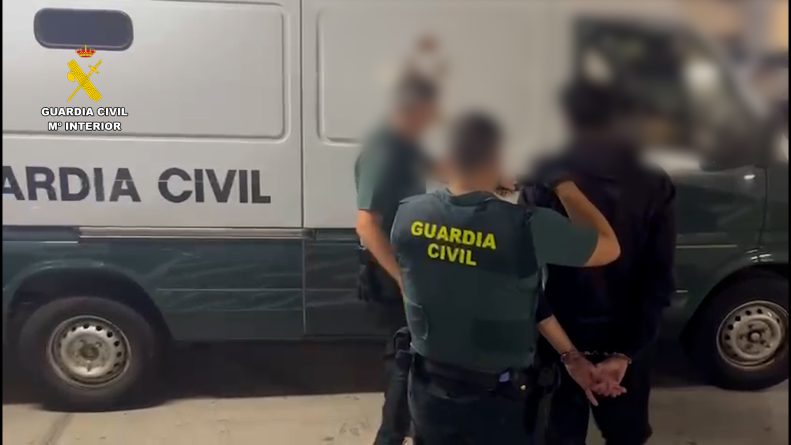 intentar atropellar a dos personas en Las Palmas