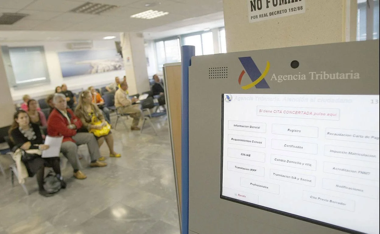 ¿Cómo hacer la declaración de la renta por teléfono en Alicante? Encuentra los números aquí