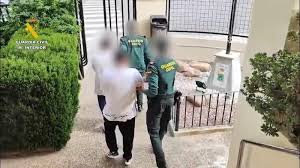 A la cárcel un hombre y una mujer por robos con el método del ‘abrazo’ en Málaga y Alicante