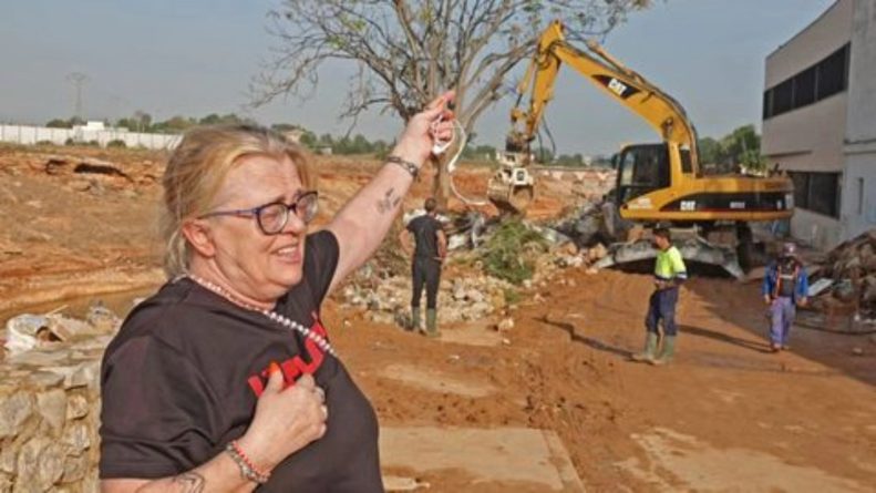 Ana, la vecina olvidada del Xenillet, sigue sin ayuda tras perder su casa en la DANA