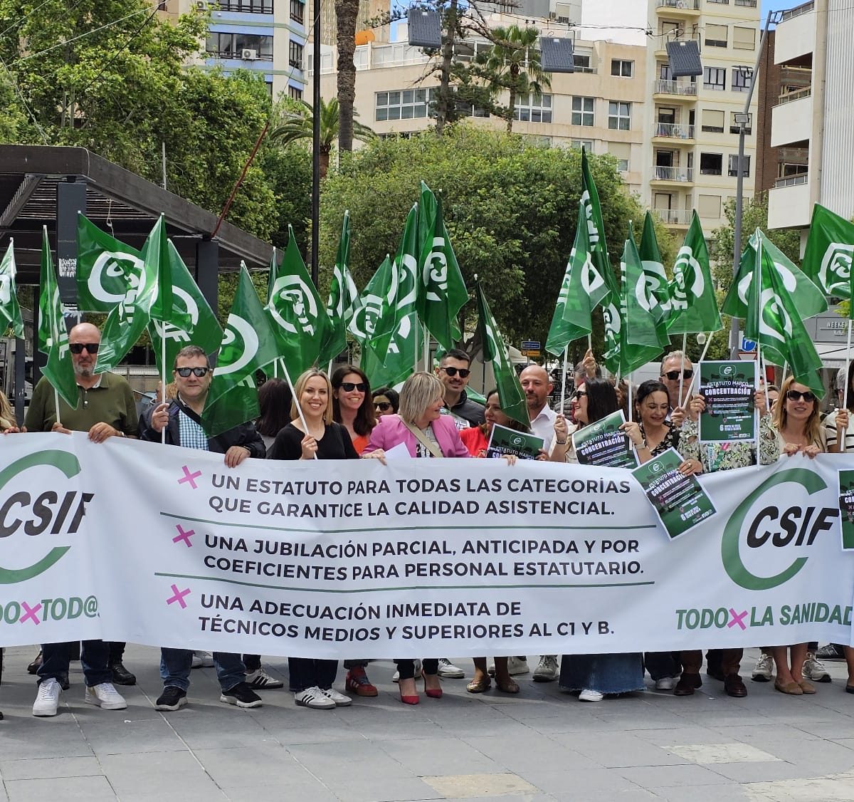 CSIF realiza una concentración para protestar por las promesas incumplidas de Mónica García sobre el Estatuto Marco en Sanidad