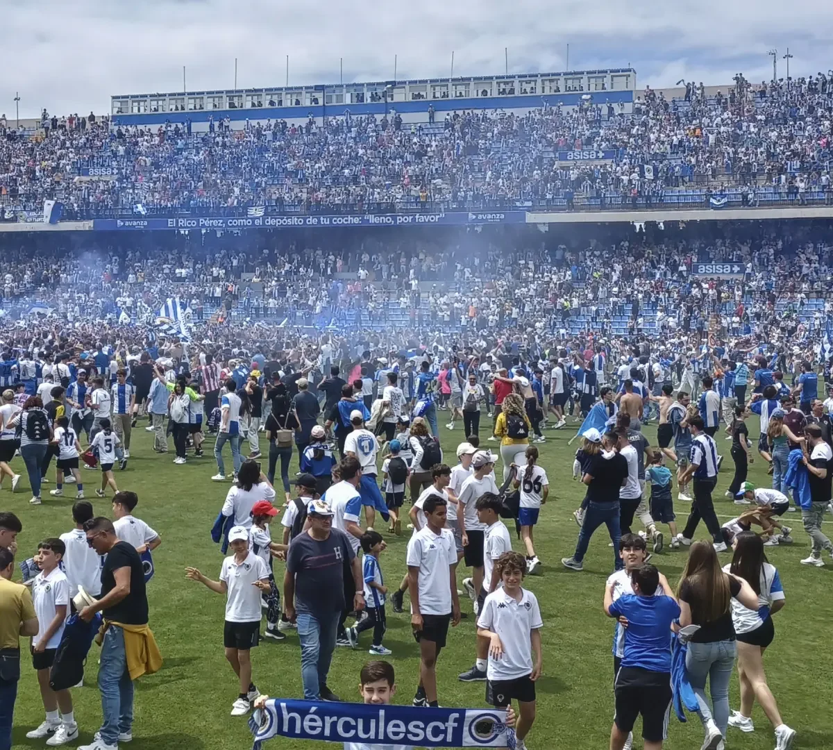 El Hércules conmemora su ascenso, pero la desgana se impone en el club