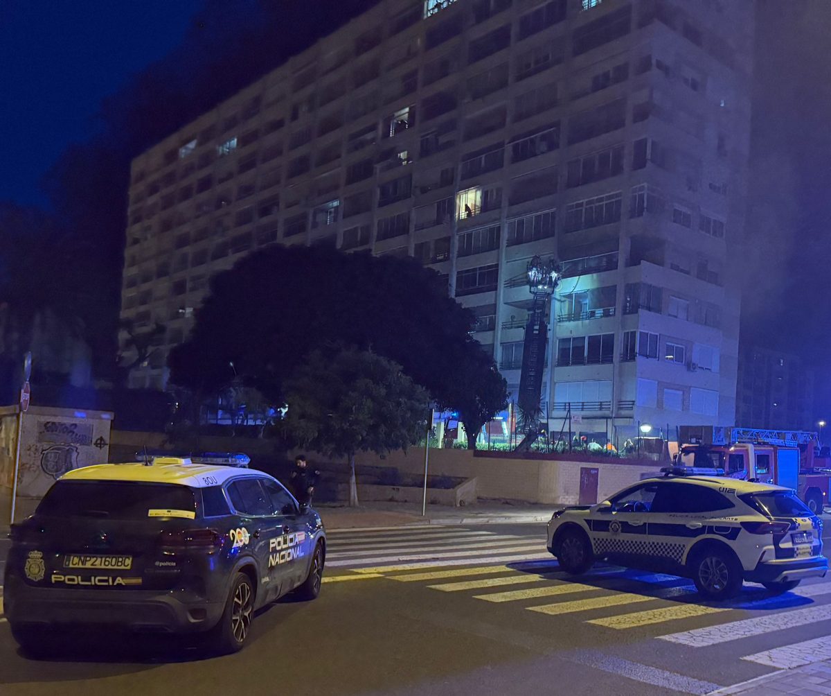 Incendio en un edificio de San Juan moviliza a los servicios de emergencia Incendio en un edificio de San Juan moviliza a los servicios de emergencia