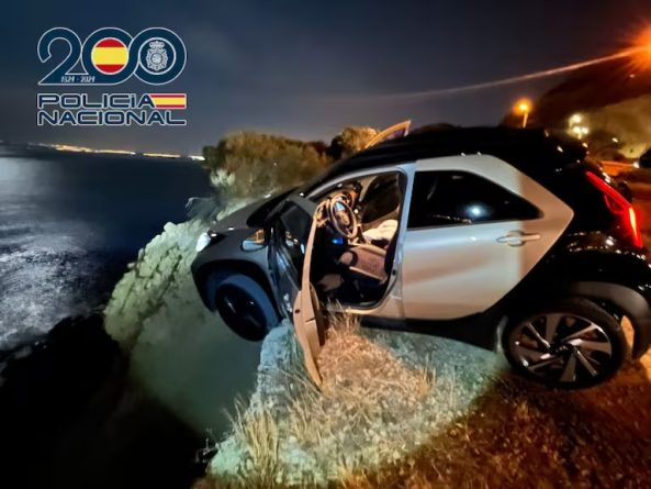 Policía Nacional evita que una mujer se lance al vacío con su coche en Alicante