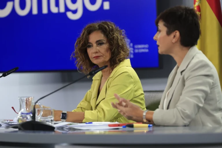El Gobierno aprueba la subida salarial del 0,5% para los empleados públicos tras meses de negociación