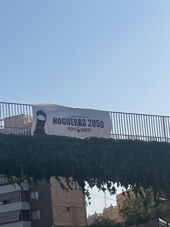 Hogueras 2050 Frente Obrero alerta sobre el impacto de la inmigración en la cultura local.