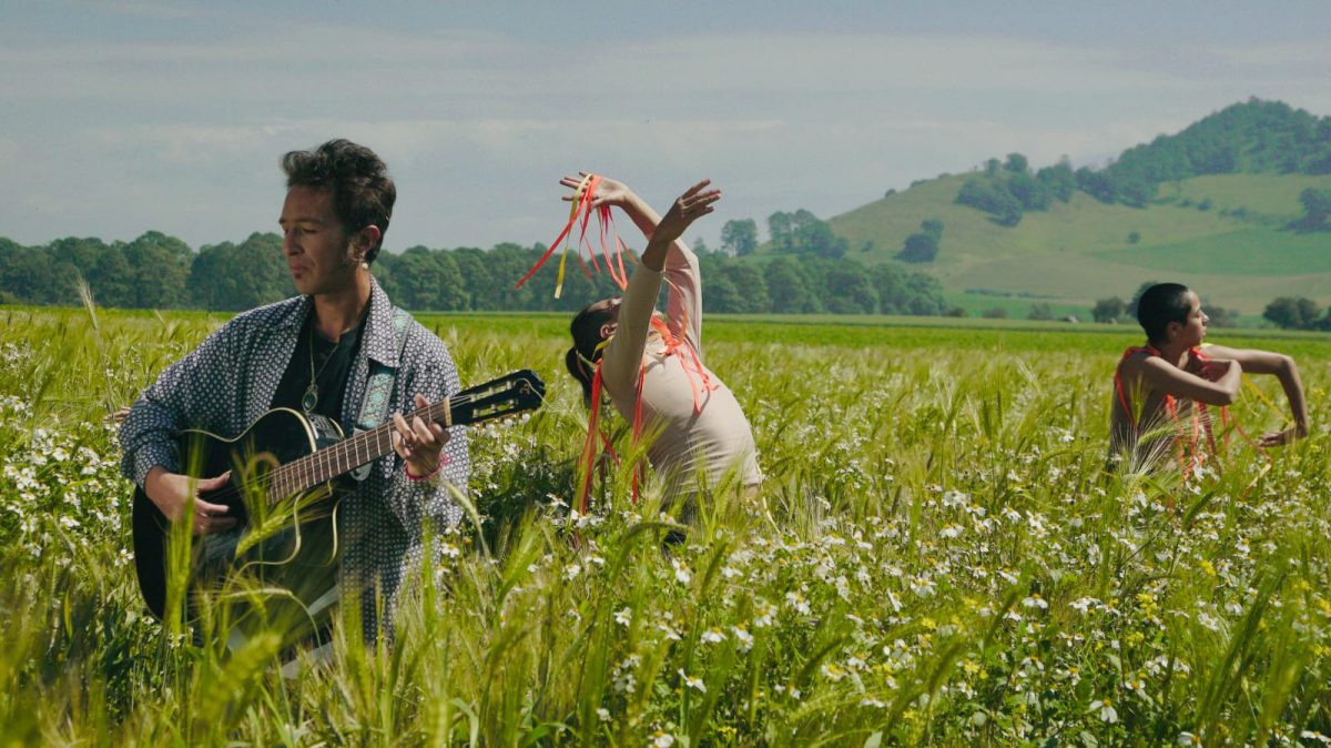 Chinoy, el bardo que ve alegría en el futuro. Entrevista a Chinoy