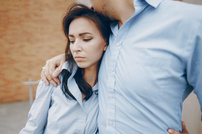 ¿Tu pareja es tu media naranja o tu espejo? La sorprendente verdad que lo cambia todo