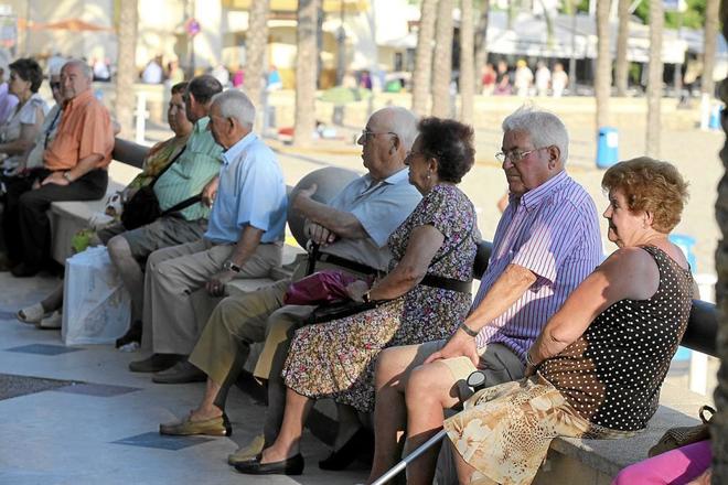 Alicante se hunde en el ranking de pensiones: los jubilados cobran 219 € menos que la media española
