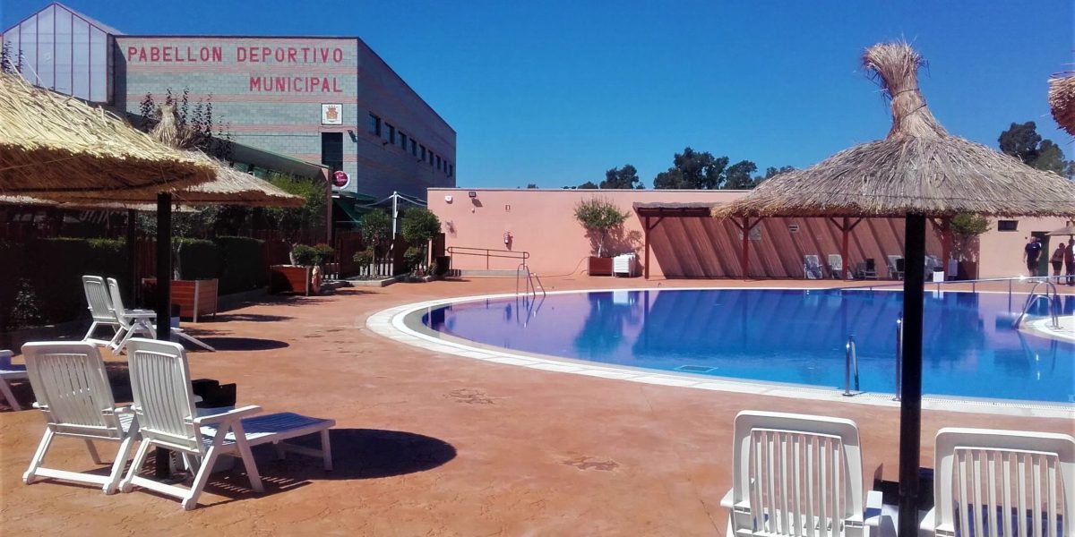 Cierre inesperado de la piscina municipal de Aspe genera indignación