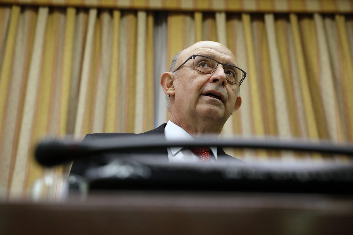 Cristóbal Montoro Imputado: La Trama de Influencias para Beneficiar a Empresas Gasistas