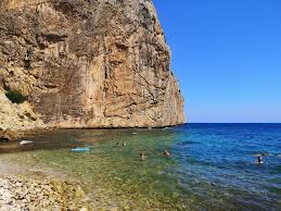 Descubre la Cala del Racó del Corb: La Joya Escondida Entre Altea y Calpe