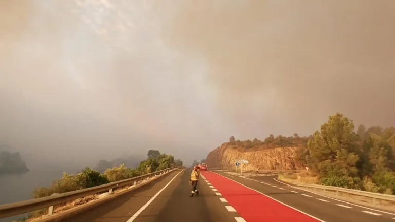 El humo del incendio de Tarragona llega a Alicante y Murcia
