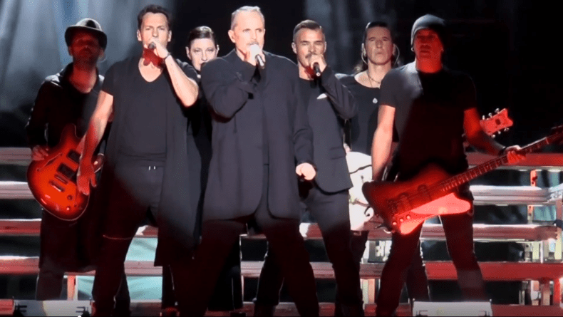 Miguel Bosé conquista Alicante: Un concierto inolvidable en la Plaza de Toros