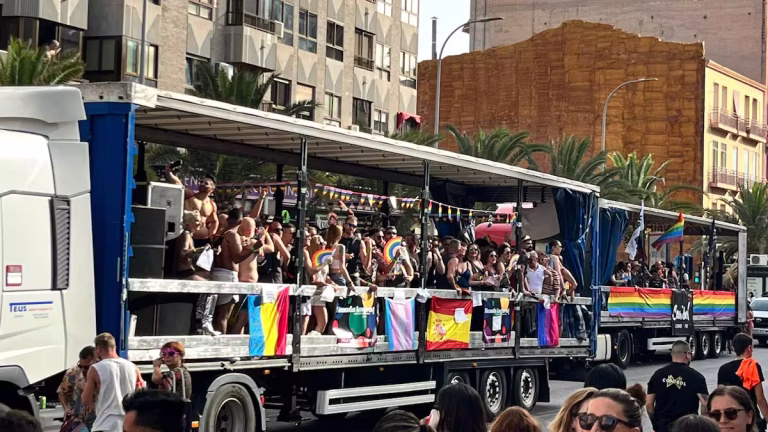 Orgullo LGTBIQ+ Alicante 2025: 25.000 personas inundarán las calles en la manifestación