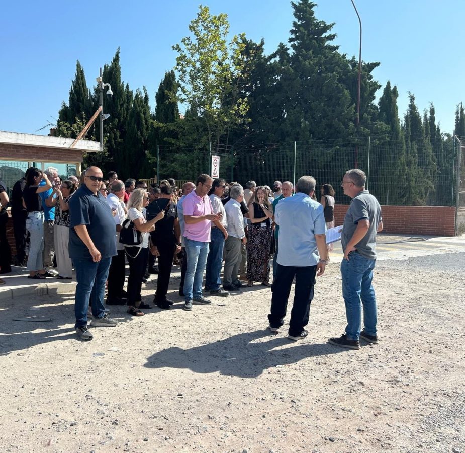 Los trabajadores de los centros penitenciarios de Fontcalent y Villena se concentran a las puertas de la prisión tras la brutal agresión a una funcionaria de Sevilla II