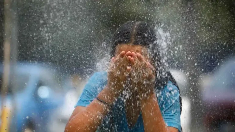 Alicante se Enfrenta a un Jueves de Calor Sofocante y Lluvias Débiles: La AEMET Desgrana su Pronóstico Horario