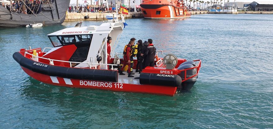 Bomberos de Alicante: Héroes en la Costa que Combaten Incendios y Rescatan Vidas en el Mar