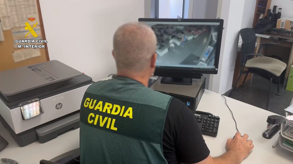 Detenido un violento atracador de un supermercado en Santa Pola