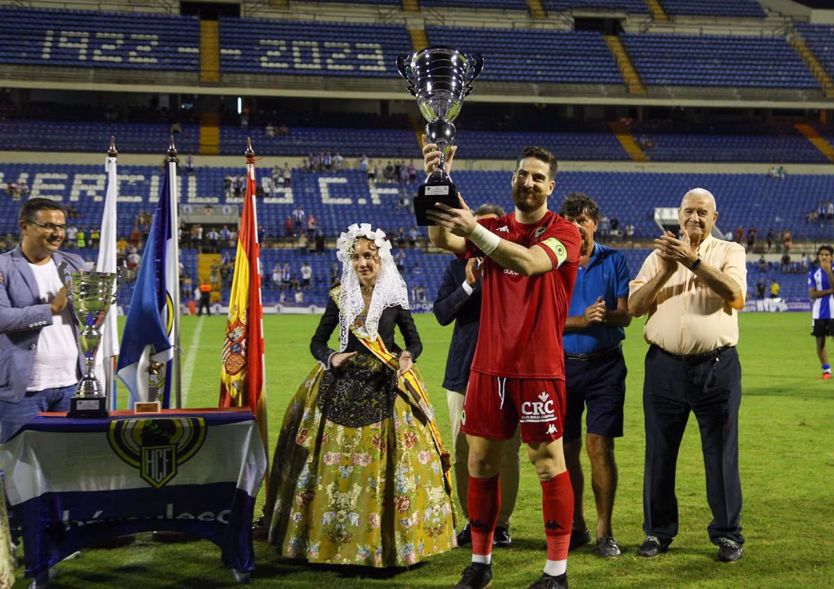 El Hércules gana el trofeo Ciudad de Alicante