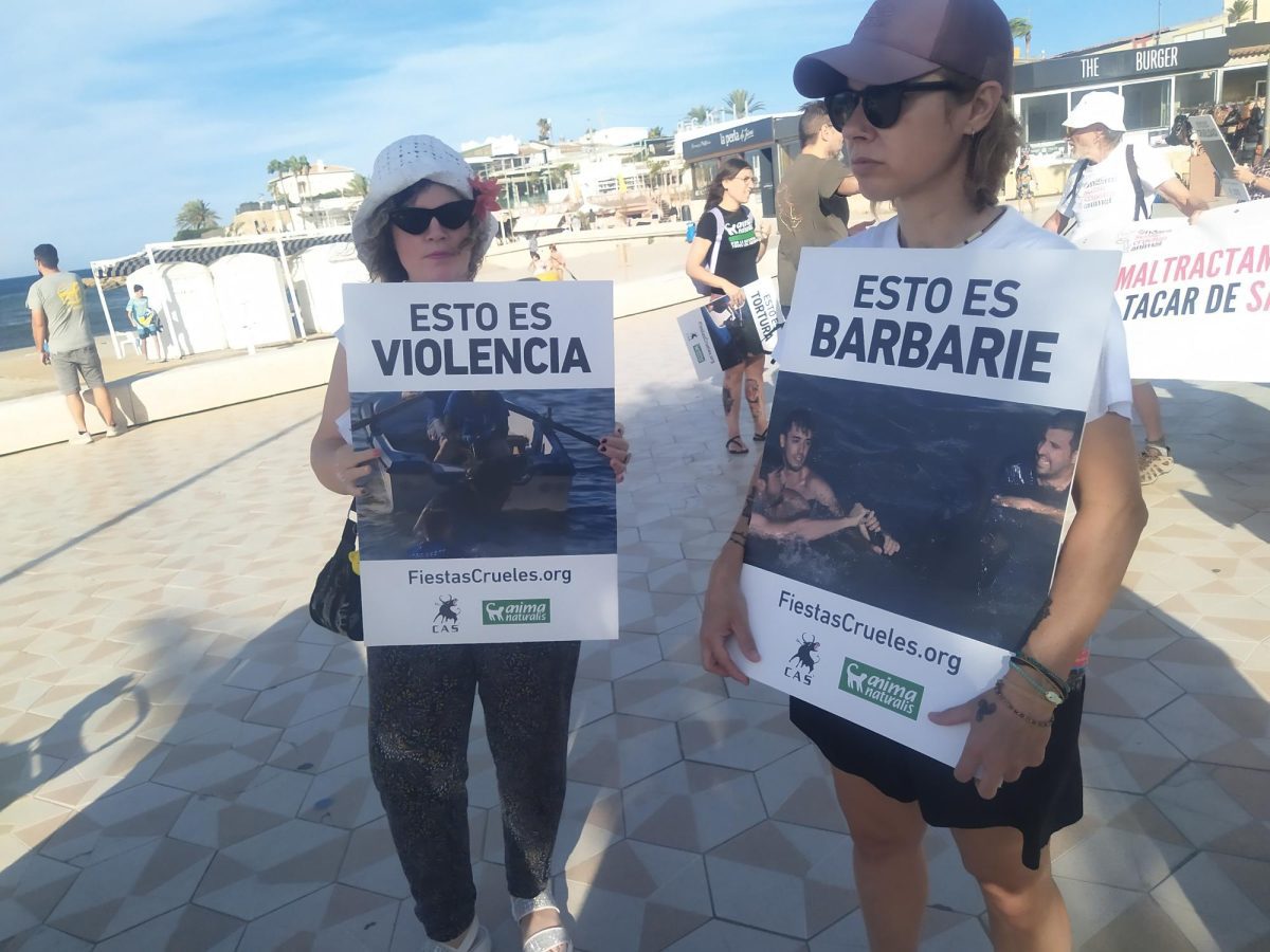 Manifestación contra los Bous a la Mar