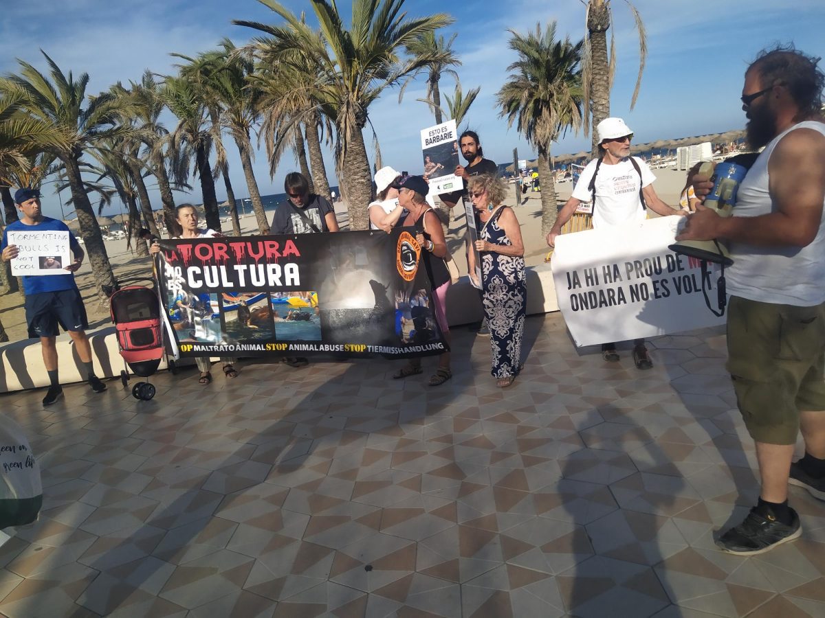 Manifestación contra los Bous a la Mar