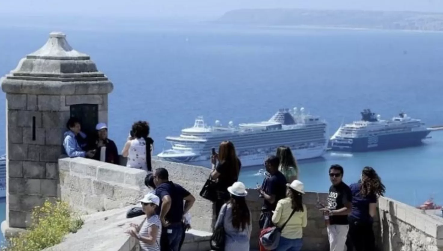 Alicante busca consolidarse como puerto estratégico en el turismo de cruceros en Europa