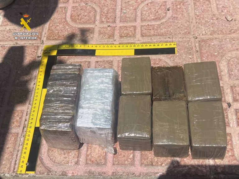Hallan en Orihuela a una menor en condiciones insalubres en una vivienda usada para traficar con hachís