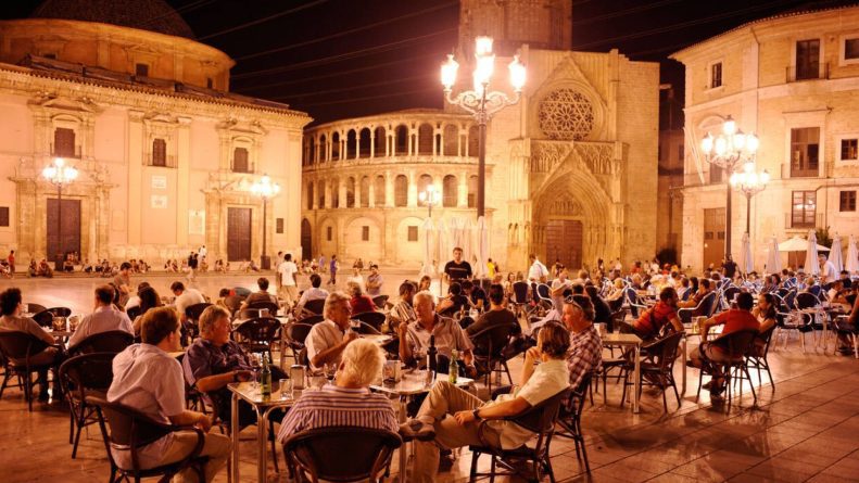 Hoteles y restaurantes enfrentados en Alicante: ¿Quién tiene la culpa de la caída del consumo?