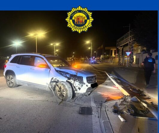 Accidente en novelda: un conductor pierde el control en la avenida Jesús Navarro, pero sale ileso