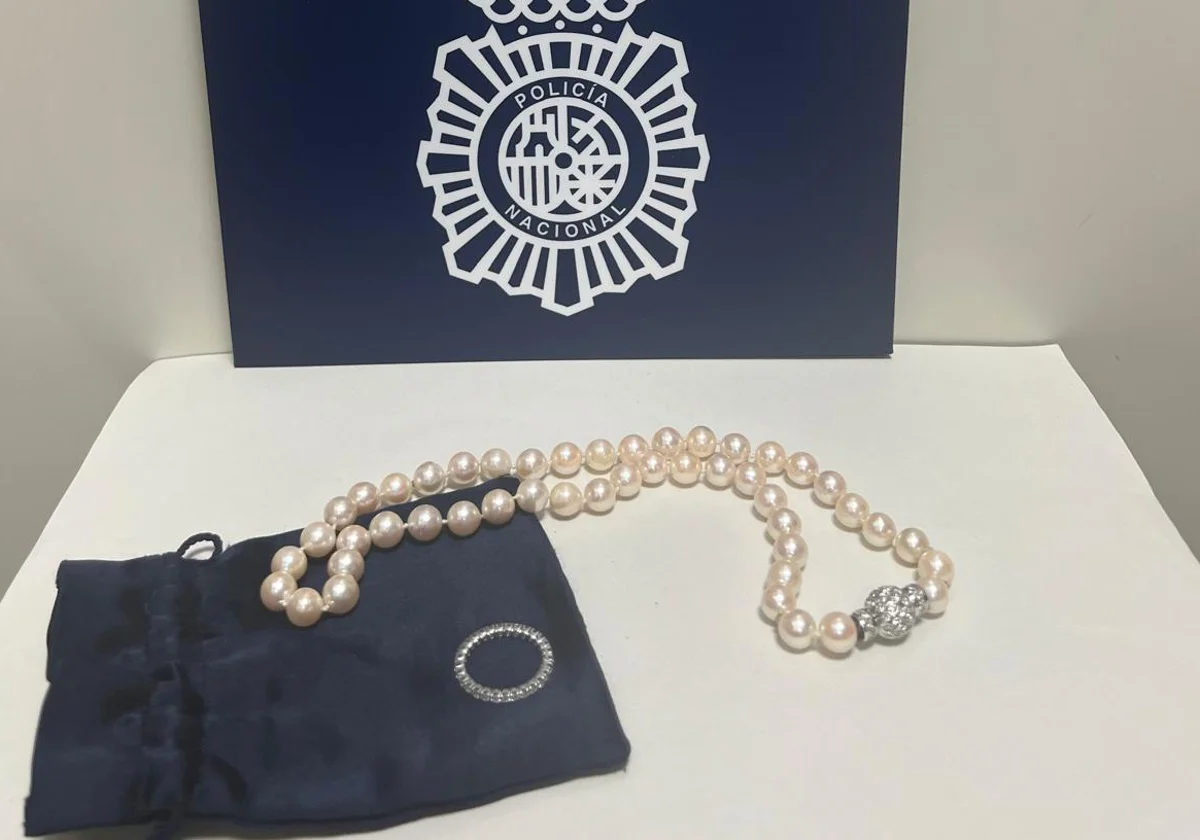 Detenido en el aeropuerto de Alicante cuando intentaba huir a Reino Unido tras robar joyas valoradas en 7.000 euros a su tía