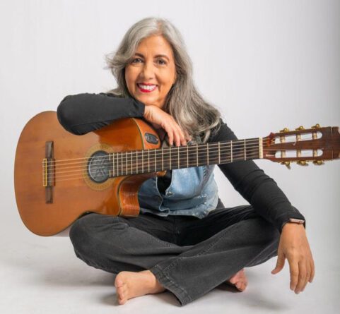 Entrevista a la cantautora Alba C. Molina