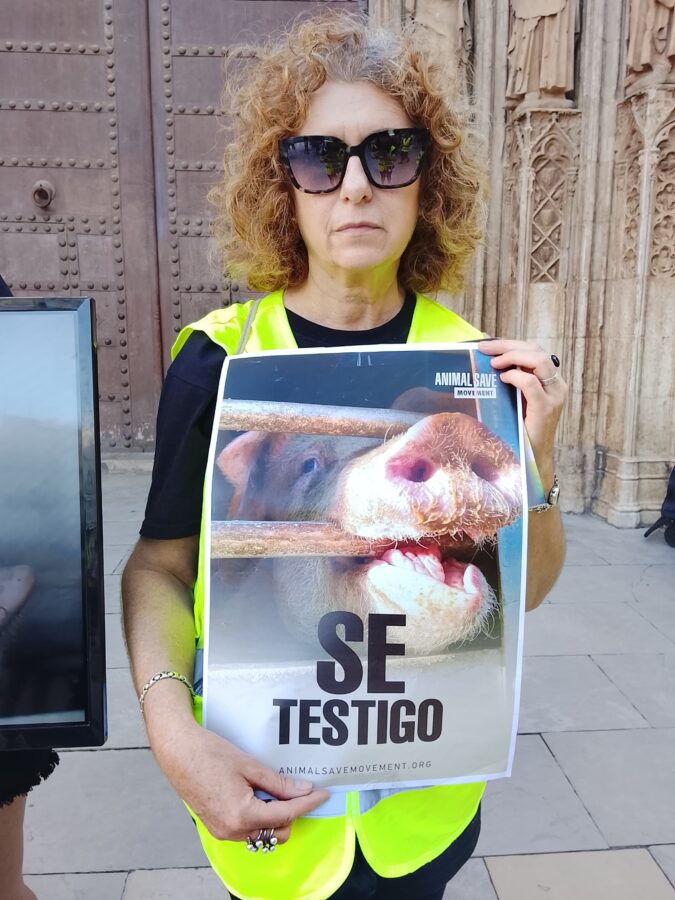 Performance en Valencia por la liberación animal