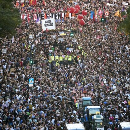 Valencia vuelve a llenar el centro por la dimisión de Mazón y la dignidad de las víctimas