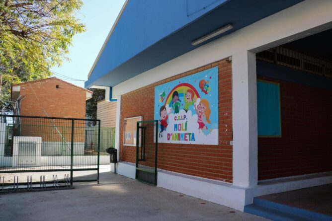 Vox vota en contra de climatizar los colegios