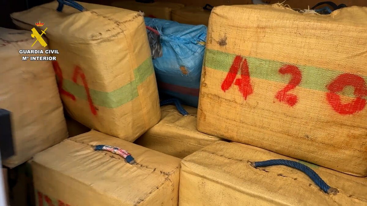 Detenidas tres personas e incautados 4.200 kilogramos de hachís en Alicante