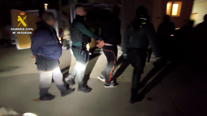 Detenidas tres personas e incautados 4.200 kilogramos de hachís en Alicante