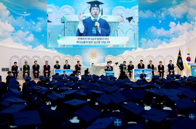 Más de 13.500 líderes graduados la Palabra de Shincheonji cautiva incluso a los no religiosos y líderes de otras religiones
