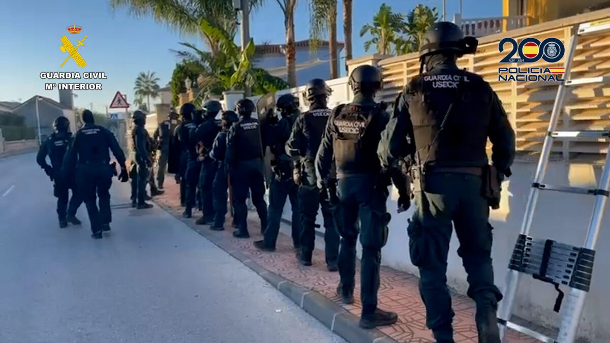 Once mujeres liberadas y siete detenidos por trata de seres humanos