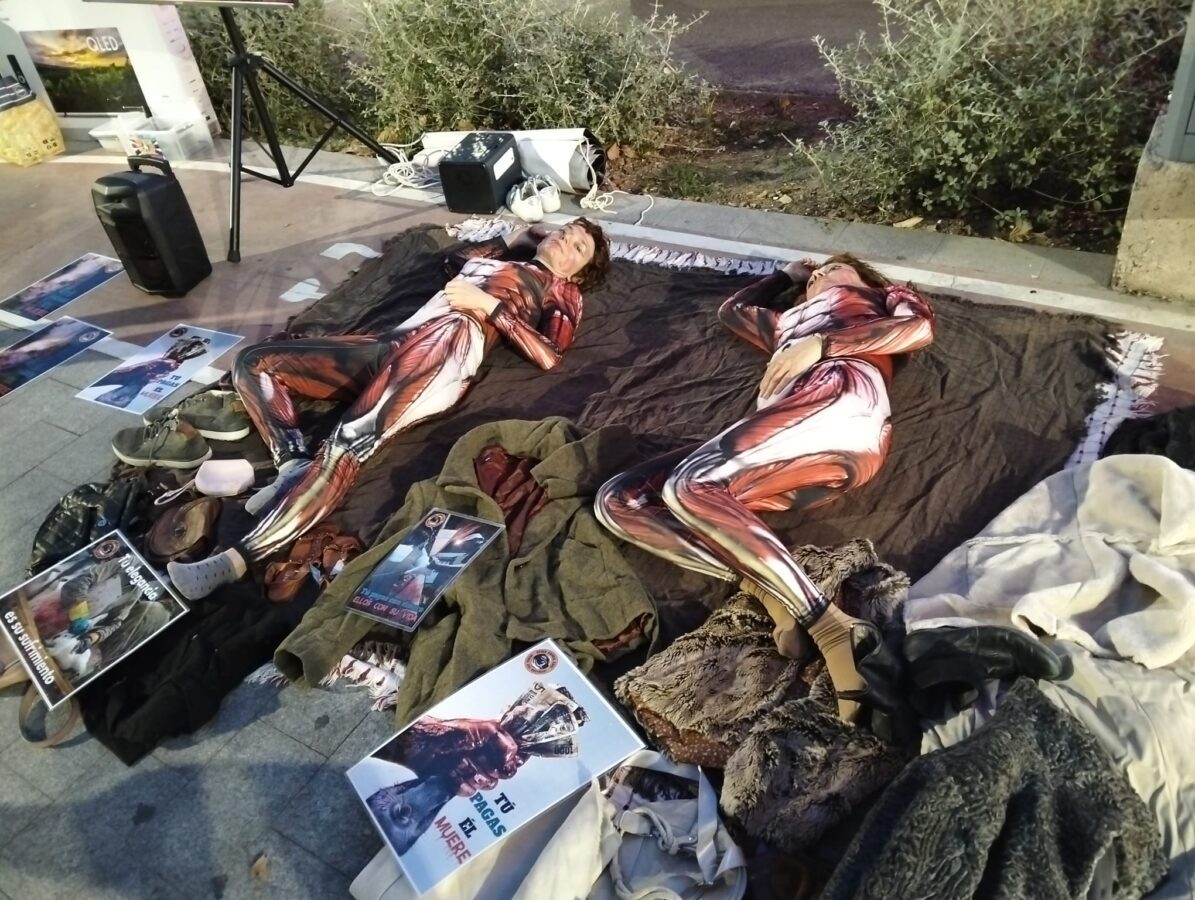 Perfomance contra la industria peletera