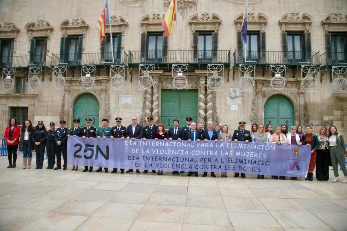 Nueva concentración en Alicante contra la violencia machista: instituciones y ciudadanía, juntas