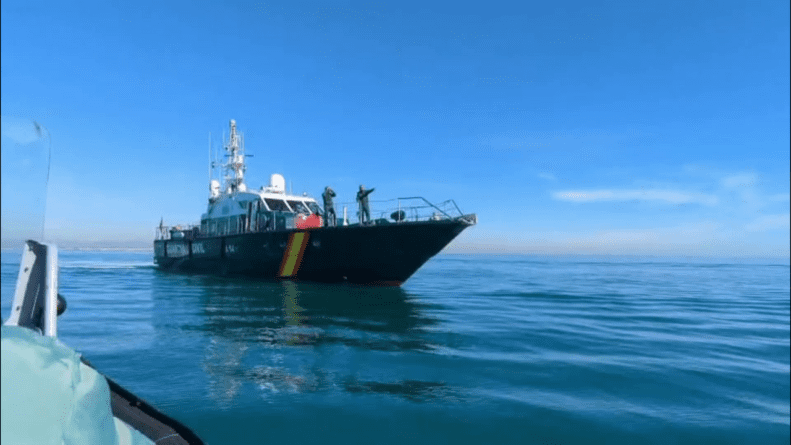 Buscan sin descanso a un vecino de Abanilla desaparecido en el mar frente a la costa de Alicante