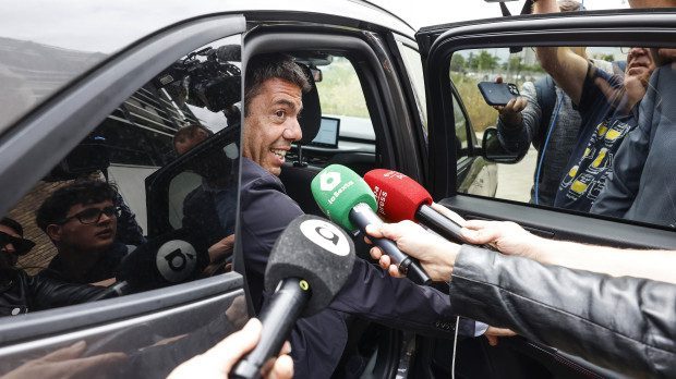 La Generalitat asigna un conductor a la oficina del ex presidente Carlos Mazón en Alicante