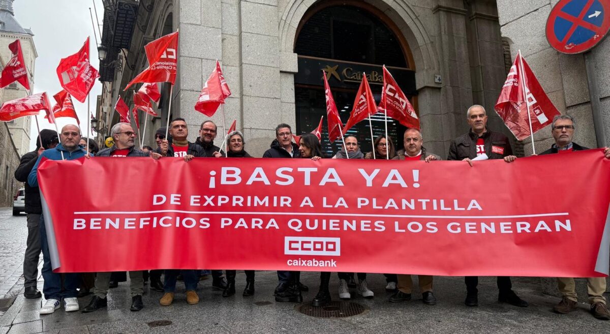 Trabajadores de CaixaBank salen a la calle para exigir mejoras laborales en oficinas de toda España
