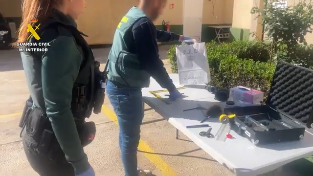 Desarticulada una red en Cox y Redován que robaba móviles mediante apps de citas para saquear cuentas bancarias