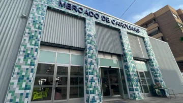 El Mercado de Carolinas sufre goteras tras la reforma: comerciantes piden explicaciones al Ayuntamiento